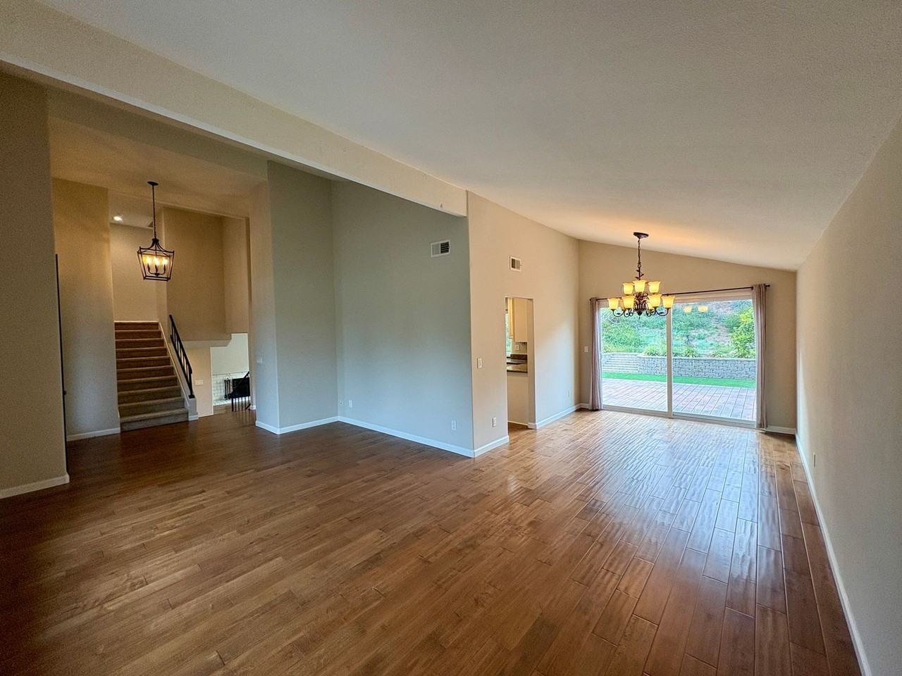 12918 Biscayne Cv - Photo 2 of 28