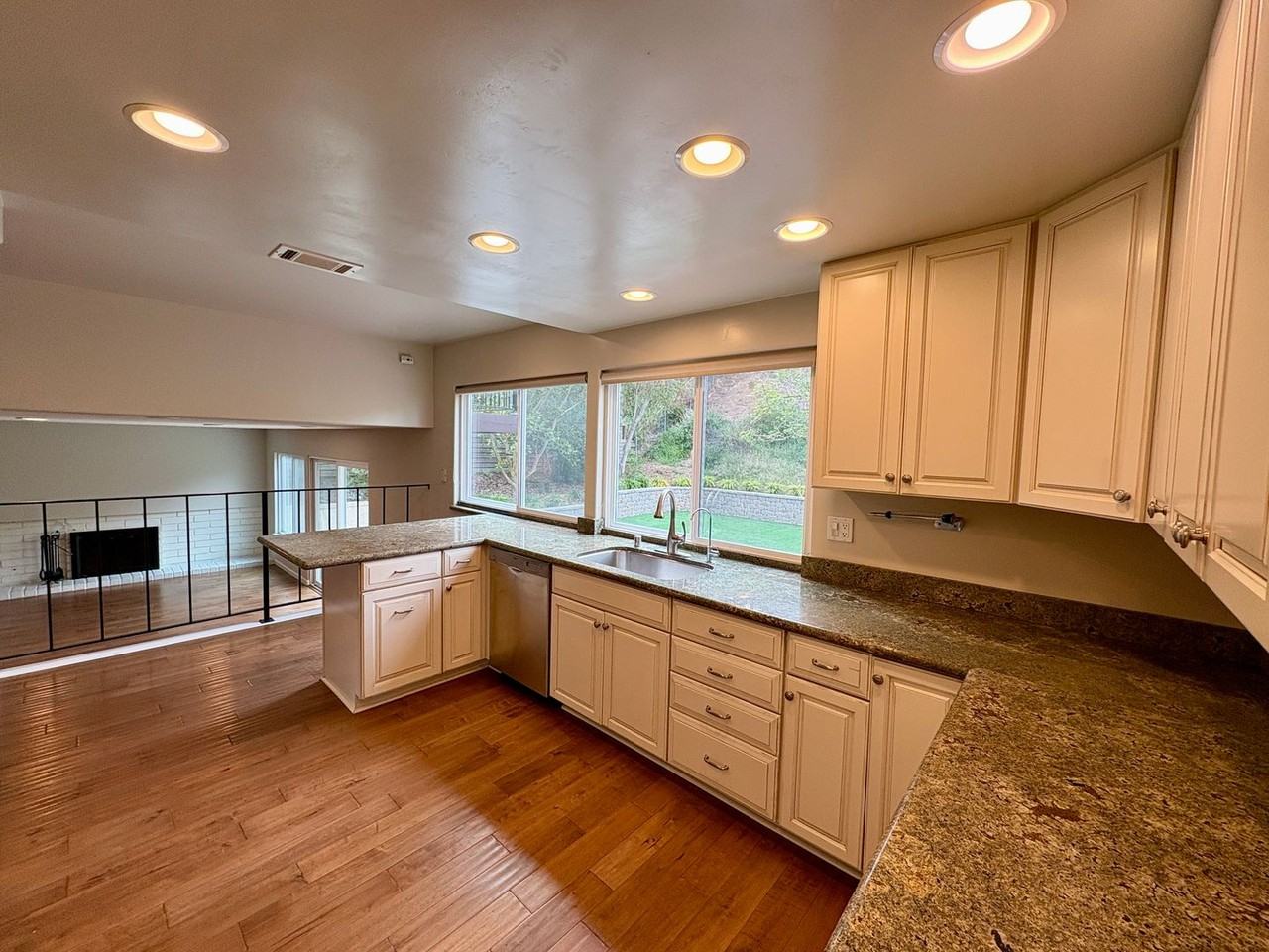 12918 Biscayne Cv - Photo 3 of 28