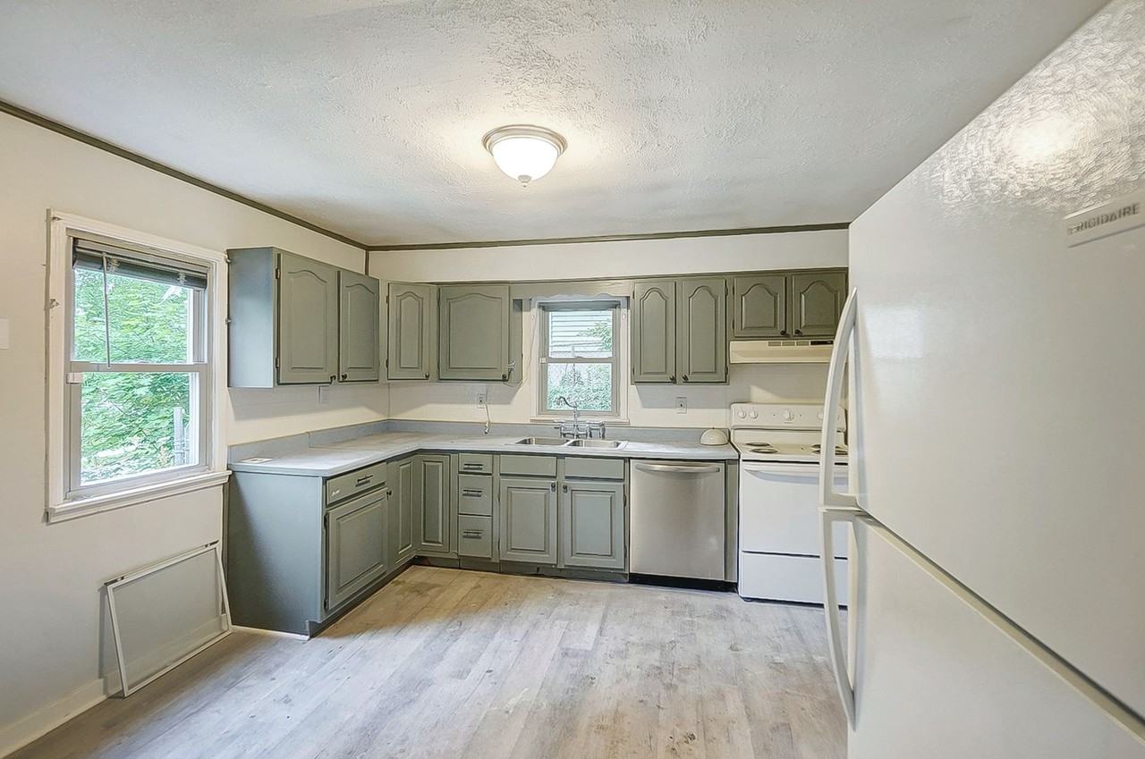 314 Sheridan Ave - Photo 7 of 25