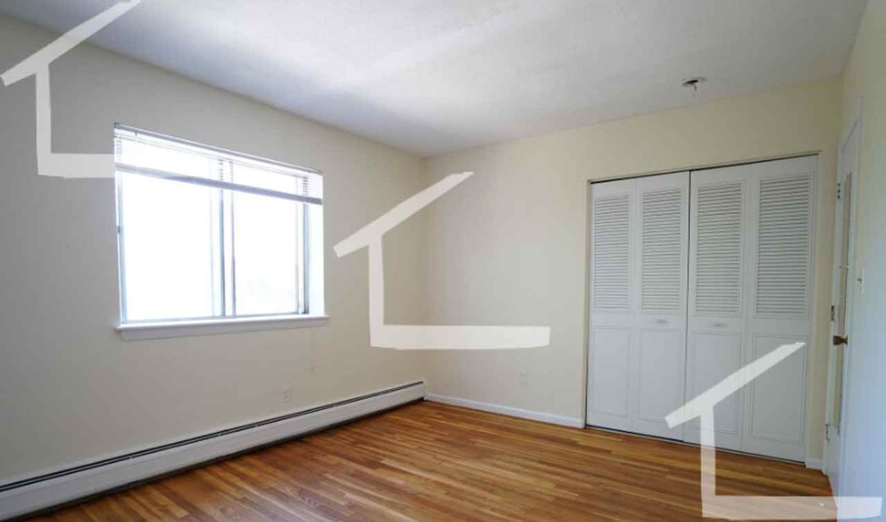 99 Sutherland Rd - Photo 4 of 7