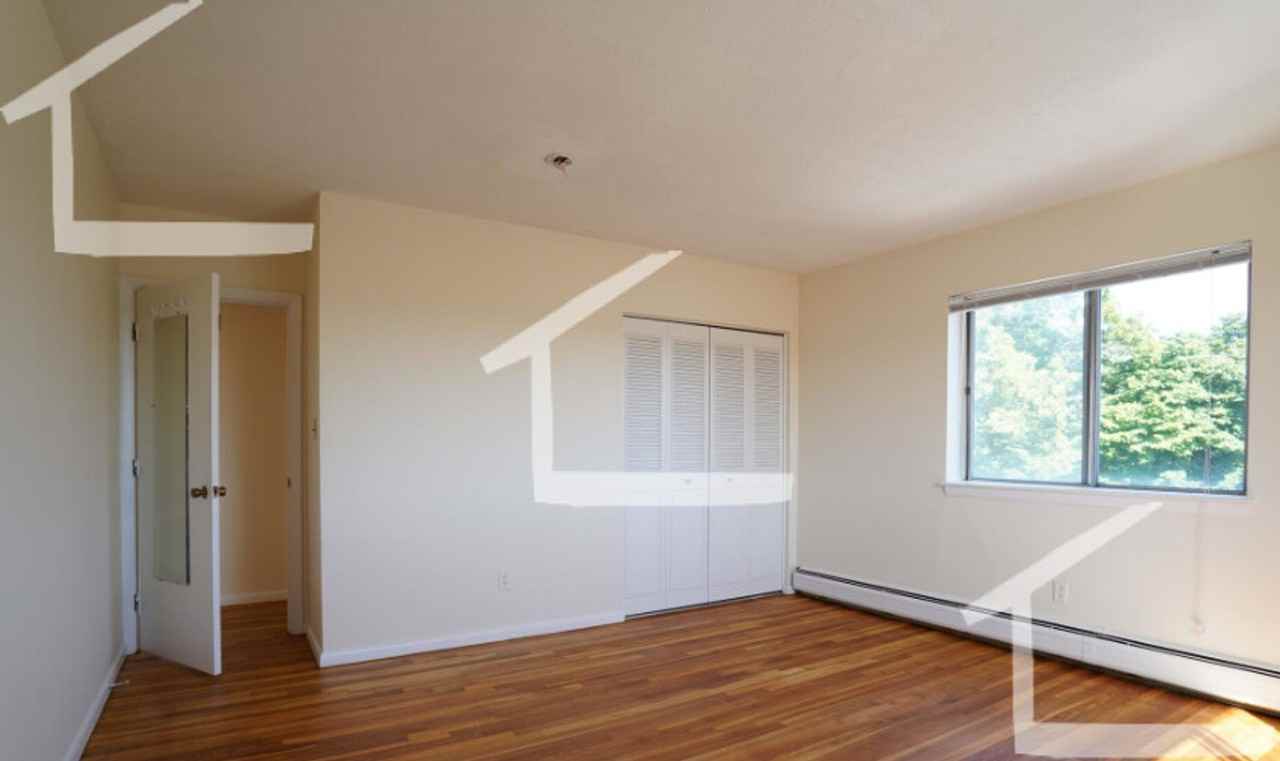 99 Sutherland Rd - Photo 5 of 7