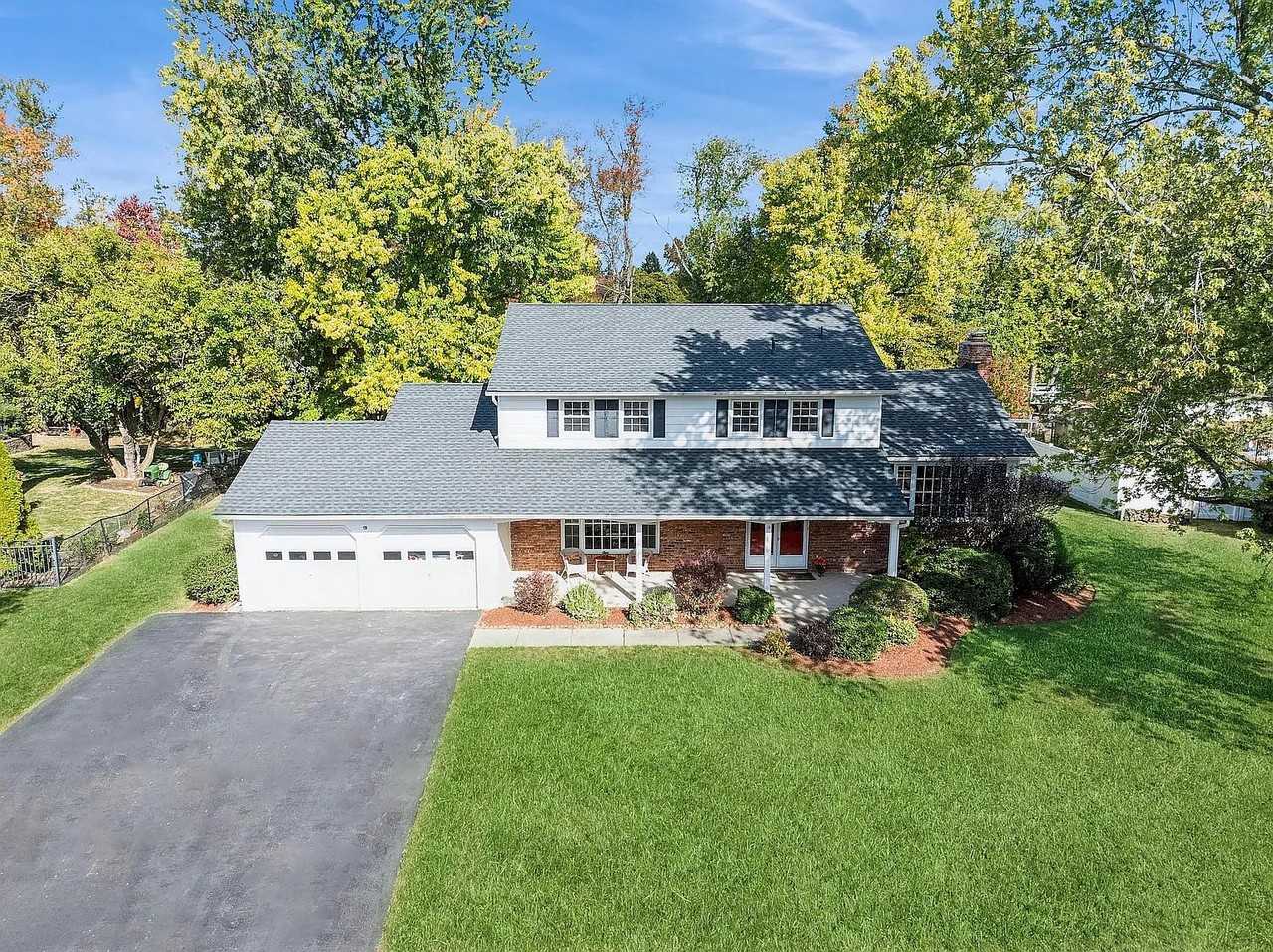 15 Van Wyck Dr #NA - Photo 2 of 35