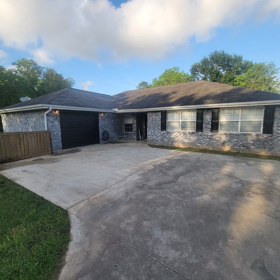 312 Mesquite St #NA - Photo 2 of 7