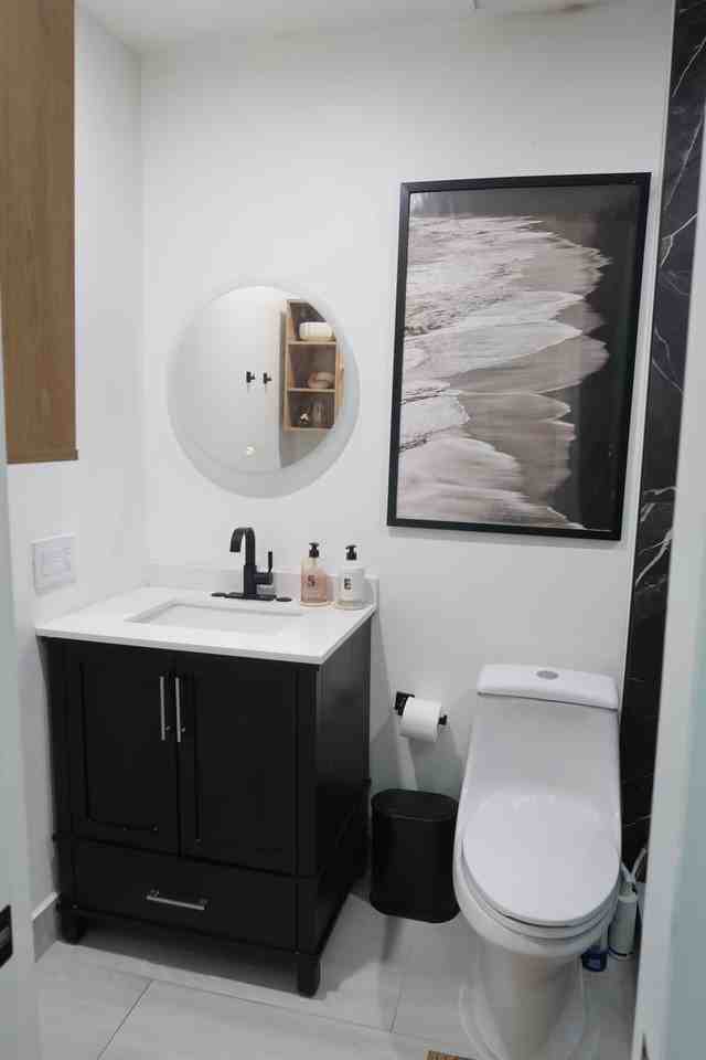 2201 W 52nd St #102 - Photo 3 of 20