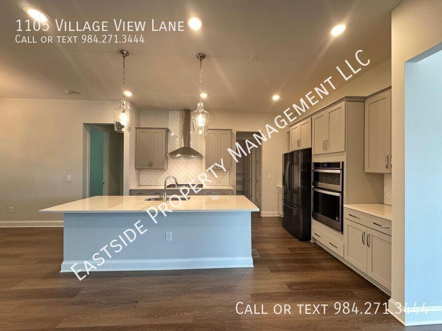 1105 Village View Ln - Photo 3 of 24