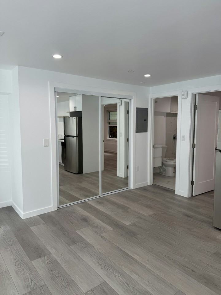 3241 23rd Street, Unit 3241-2 - Photo 6 of 16