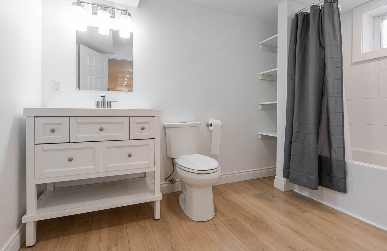 232 East 44th St - Photo 3 of 10