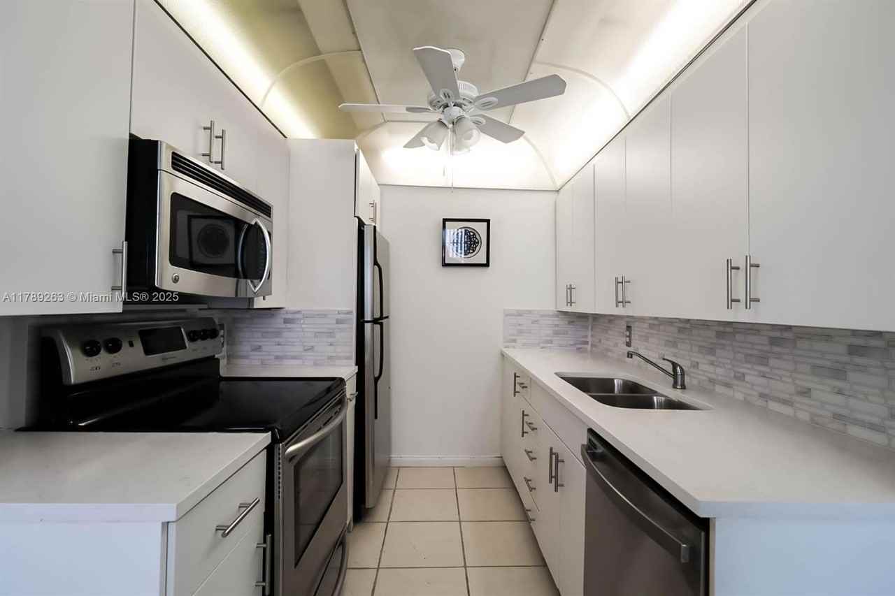 3035 Exeter B #3035 - Photo 2 of 35