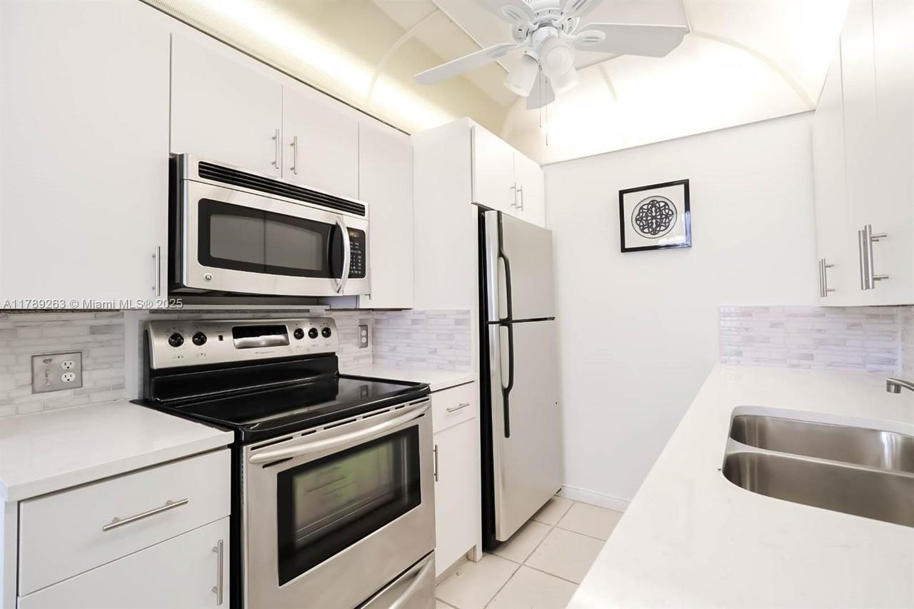 3035 Exeter B #3035 - Photo 3 of 35