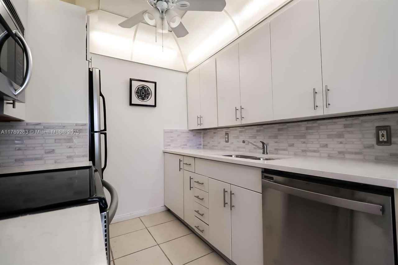 3035 Exeter B #3035 - Photo 4 of 35