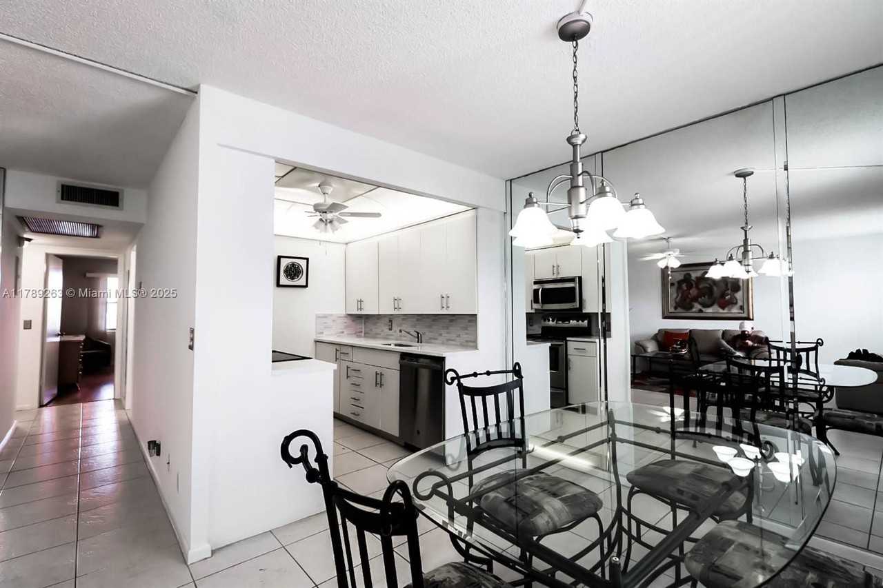 3035 Exeter B #3035 - Photo 5 of 35