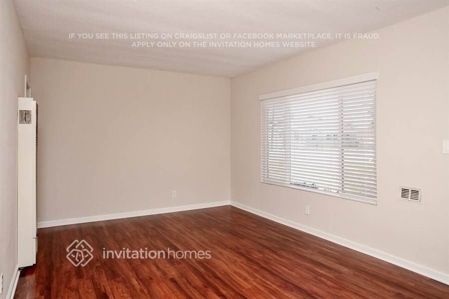 13207 S Largo Ave - Photo 3 of 15