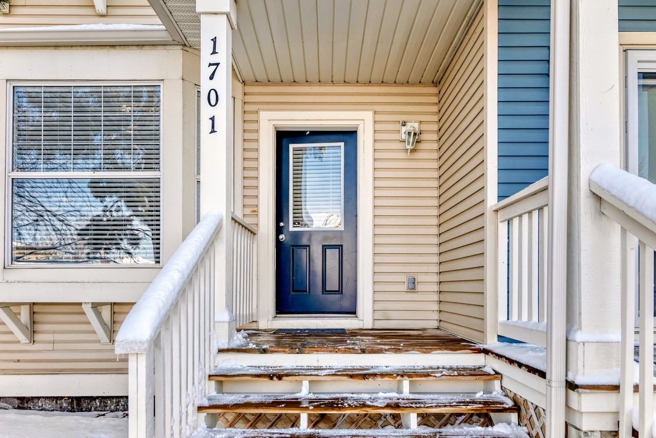 703 Luxstone Sq Sw - Photo 2 of 24