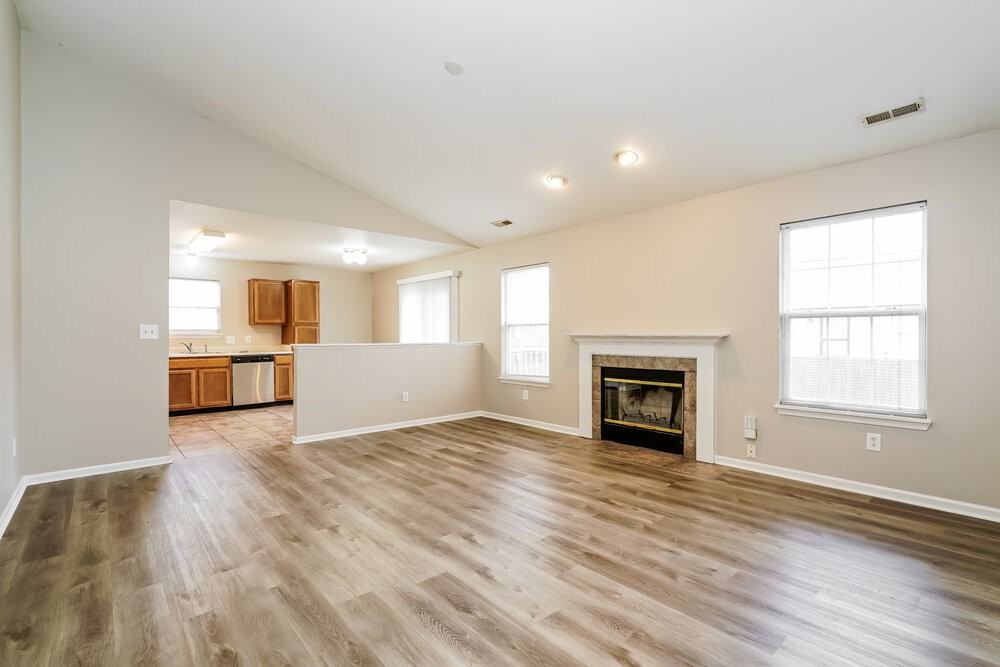 1958 Mare Ave - Photo 3 of 16