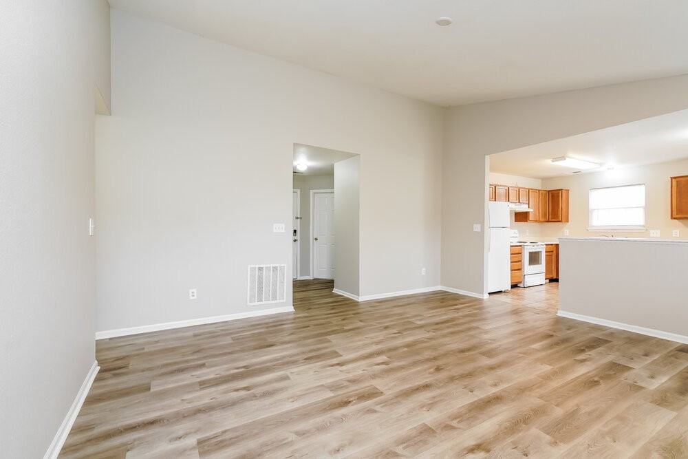 1958 Mare Ave - Photo 4 of 16