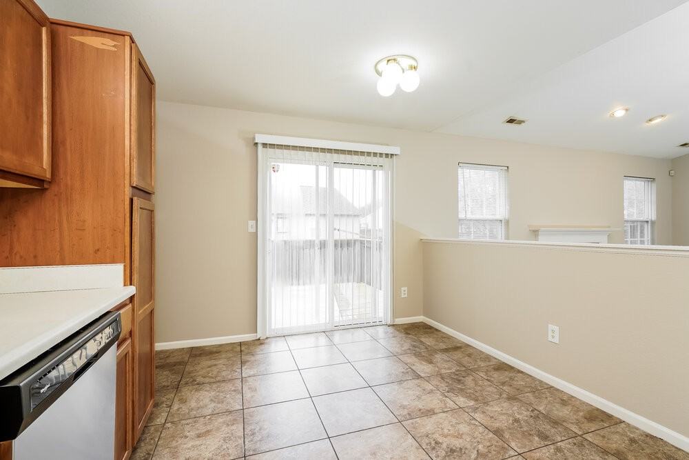 1958 Mare Ave - Photo 6 of 16