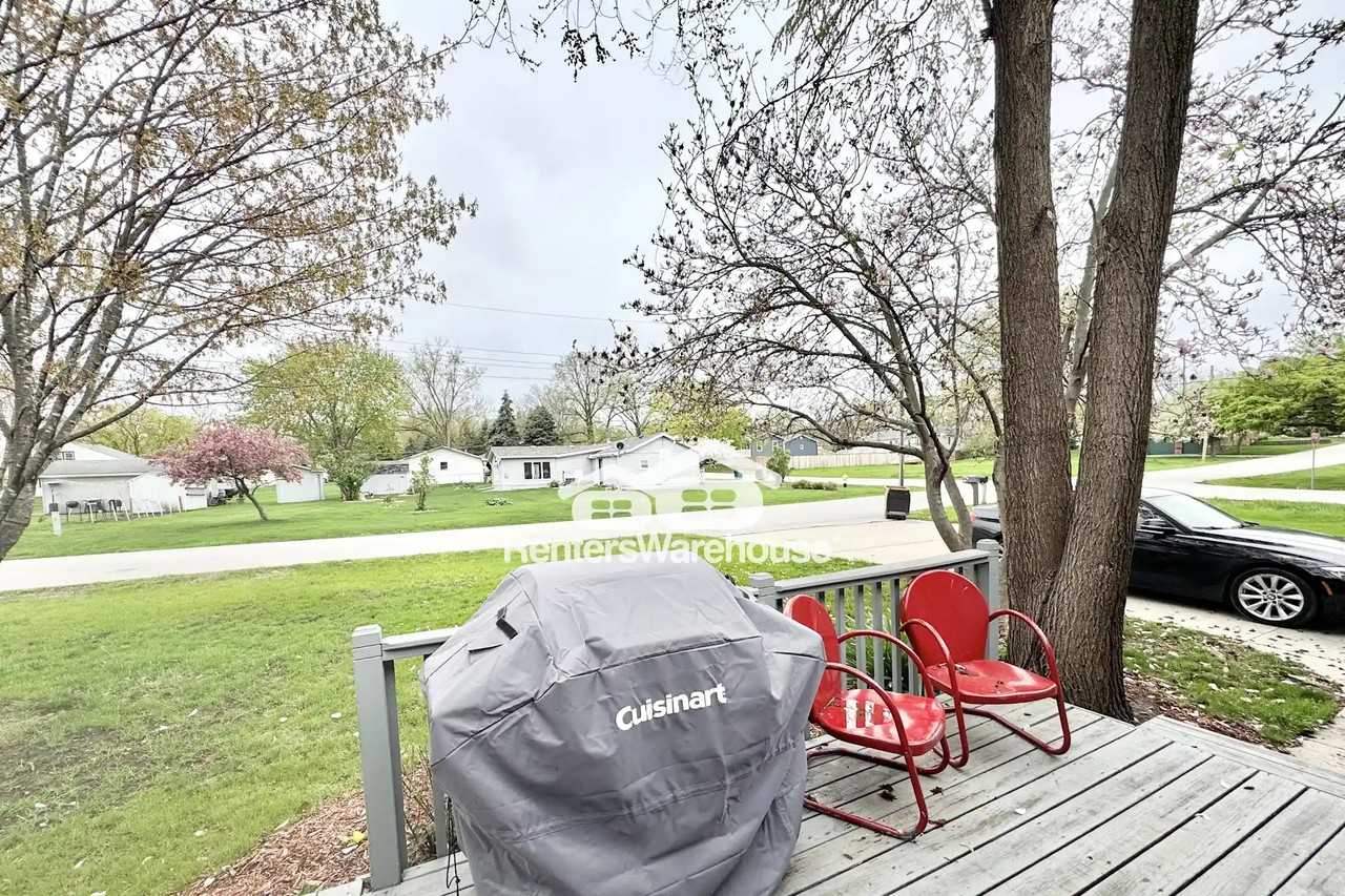 101 E Wood St - Photo 3 of 15