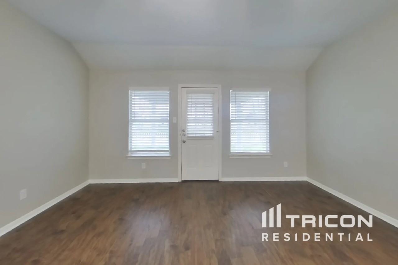 5008 5008 Asia Lane Dickinson TX - Photo 2 of 16
