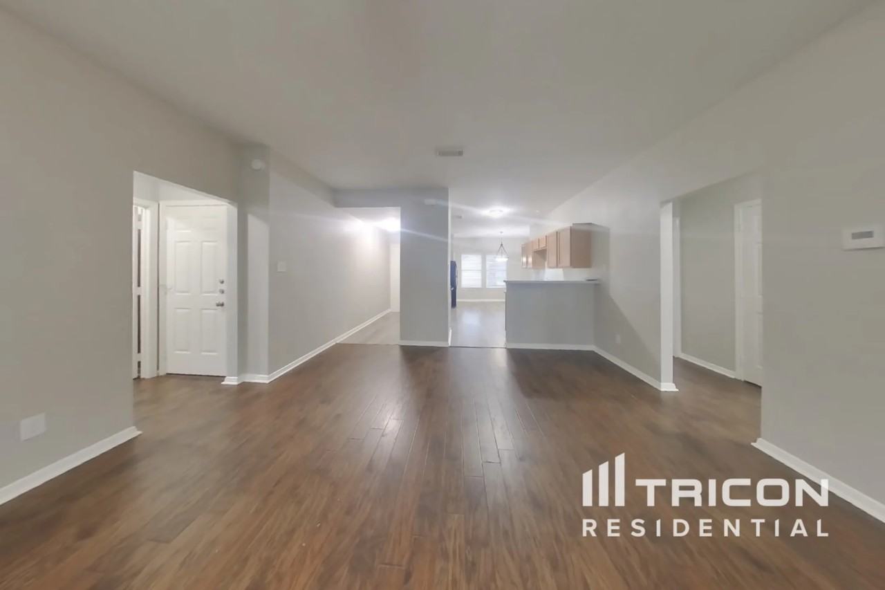 5008 5008 Asia Lane Dickinson TX - Photo 3 of 16