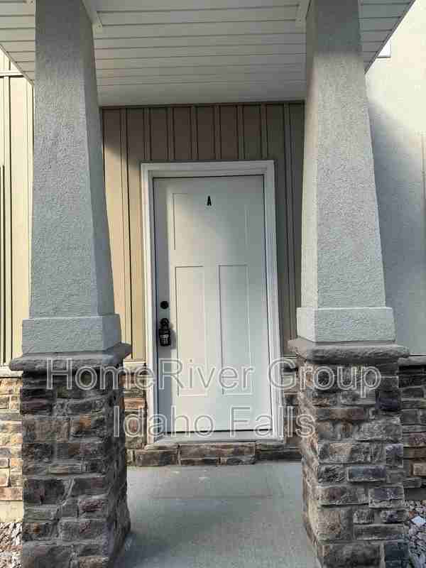 660 S Saturn Ave #A - Photo 3 of 13