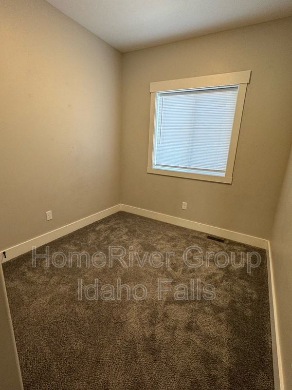 660 S Saturn Ave #A - Photo 6 of 13