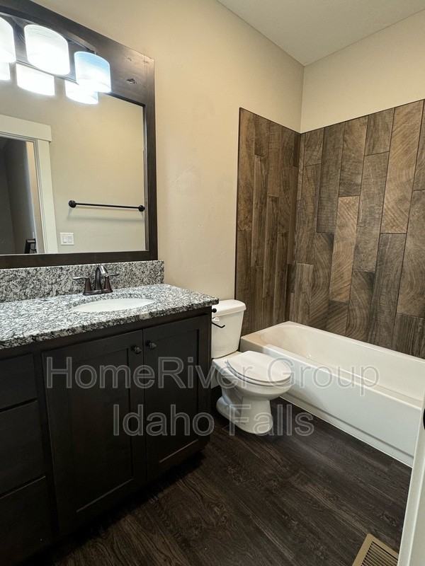 660 S Saturn Ave #A - Photo 7 of 13