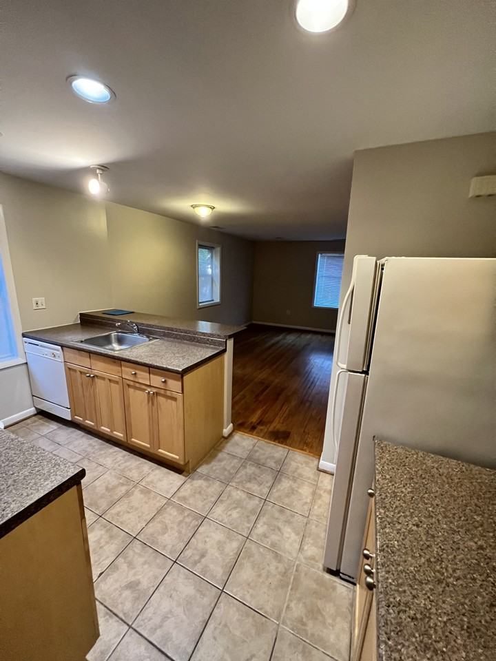 805 Houston Ave #1 - Photo 3 of 17