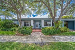 2201 N Lakeside Dr - Photo 1 of 1