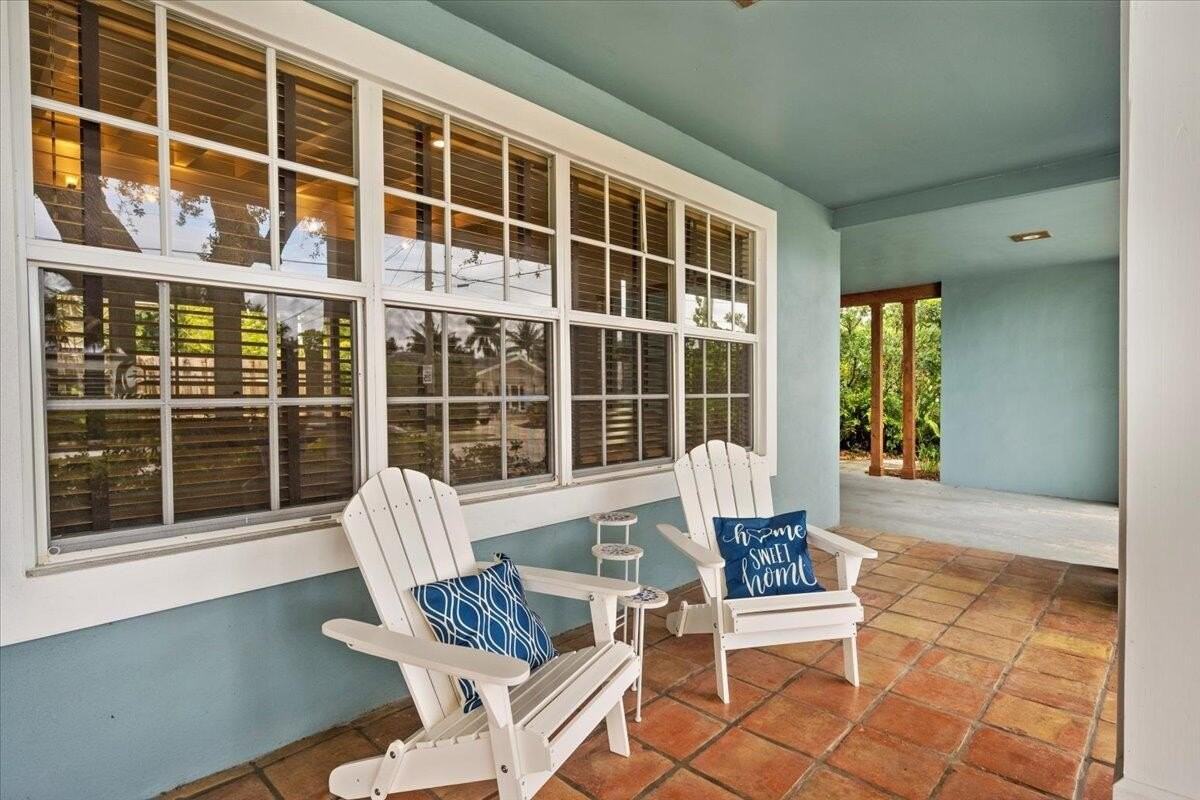 2201 N Lakeside Dr - Photo 3 of 29