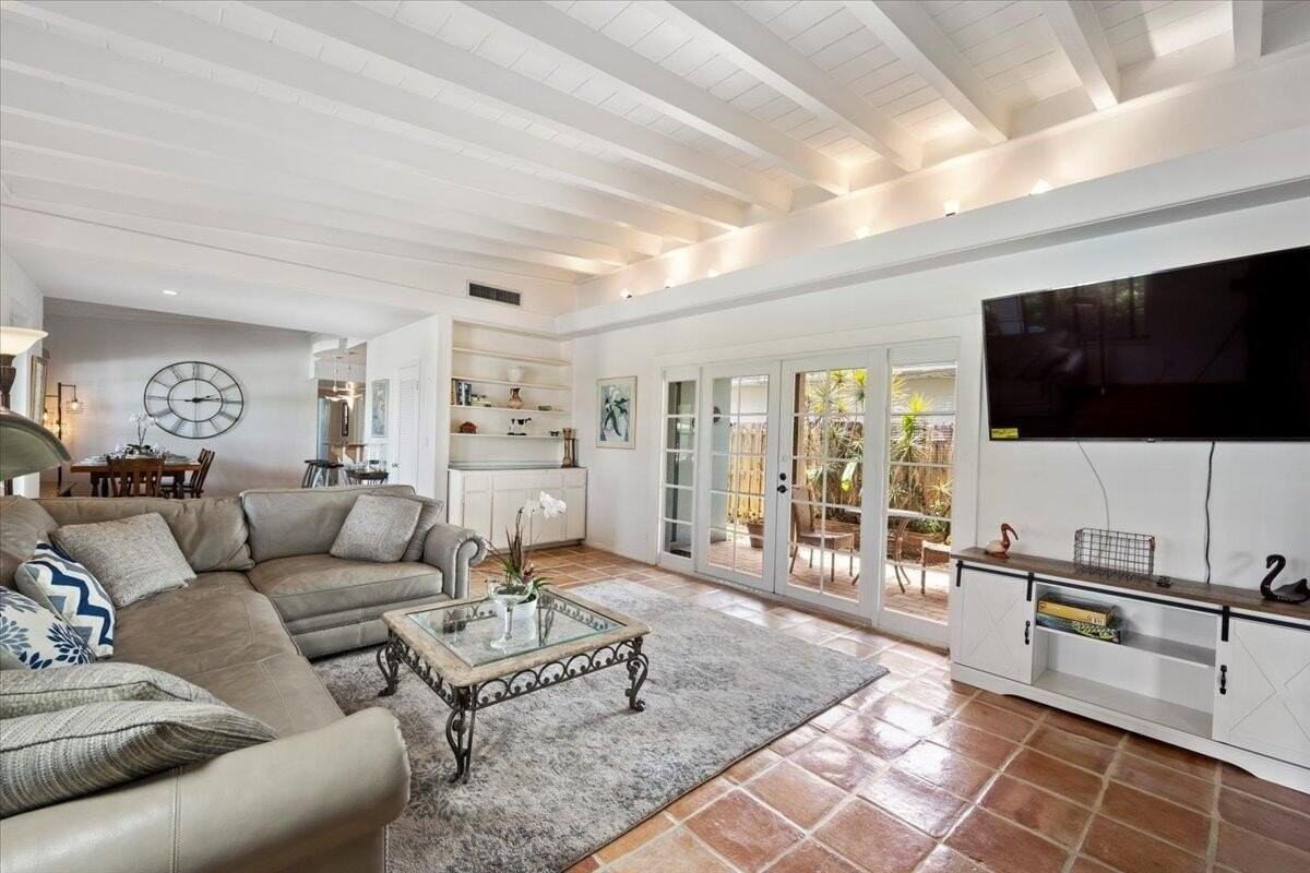 2201 N Lakeside Dr - Photo 5 of 29