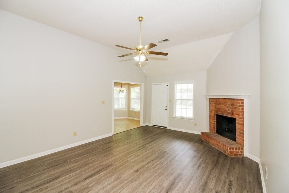 7099 Country Walk Dr - Photo 3 of 16