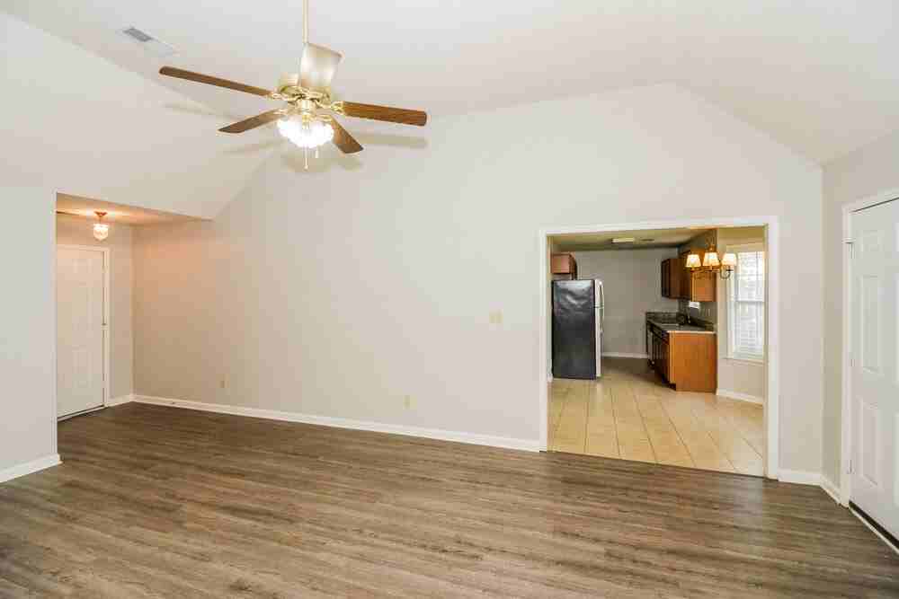7099 Country Walk Dr - Photo 5 of 16