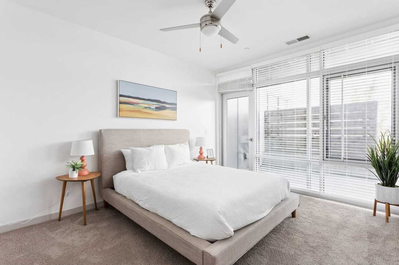 747 N College Ave #1378237P - Photo 5 of 27