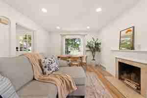 featured image of 611 E 260th St