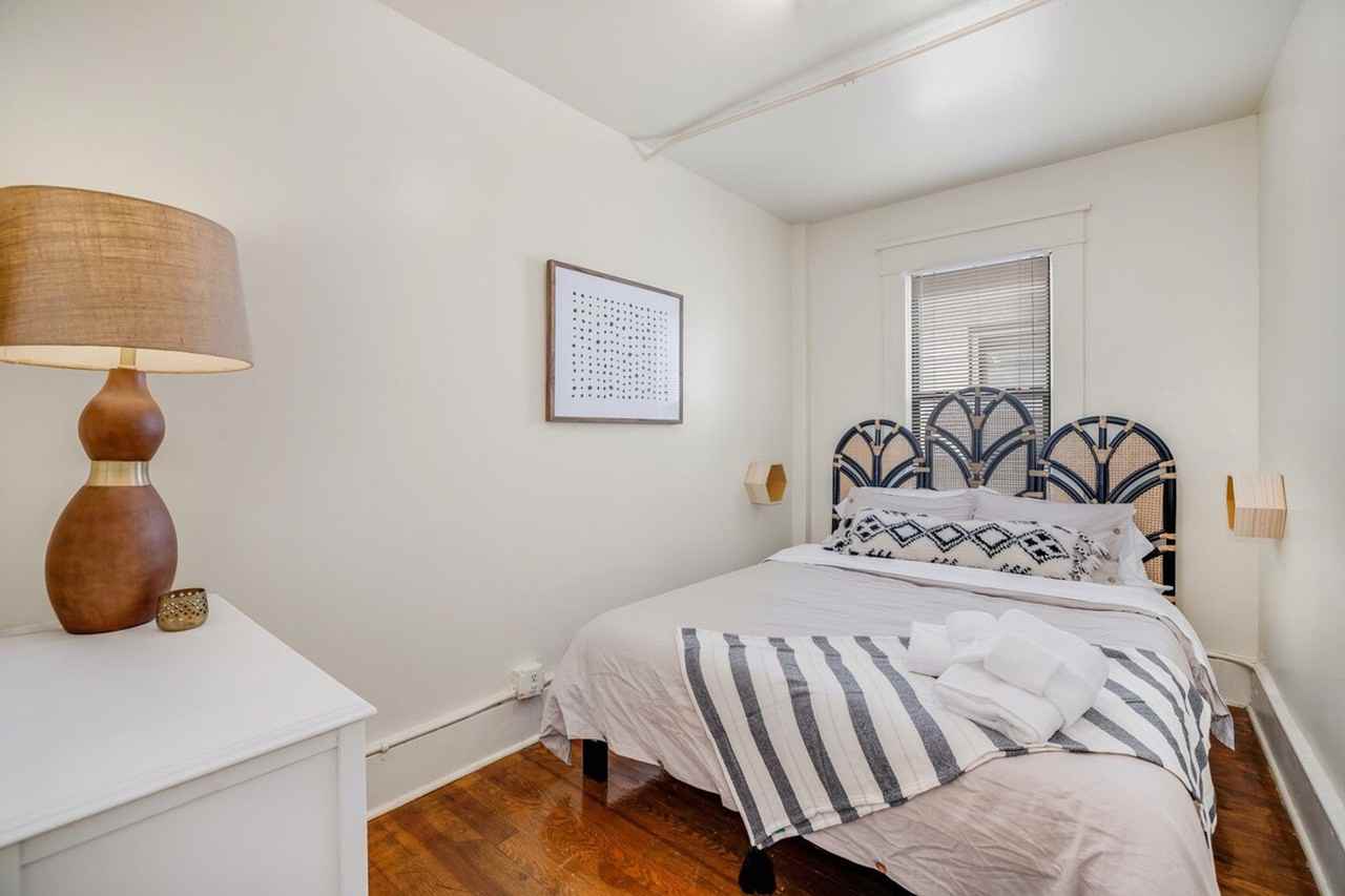 122 West Meadow Street - Photo 3 of 33