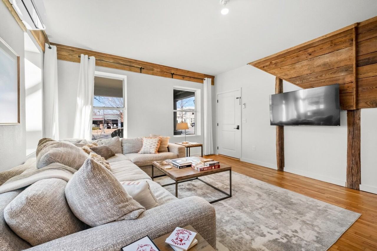 208 N College Ave #1221822P - Photo 3 of 50