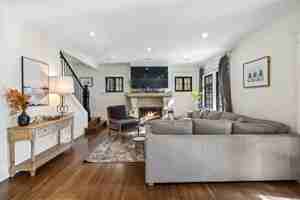 featured image of 318 E Dickson St