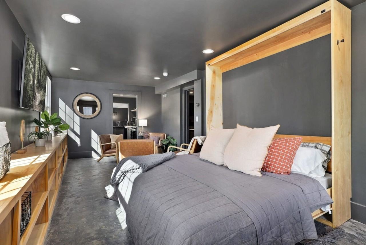 318 E Dickson St #1221823P - Photo 5 of 44