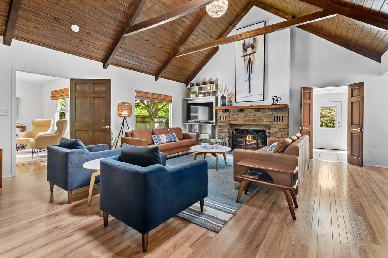 103 Sw E St #1221849P - Photo 2 of 45