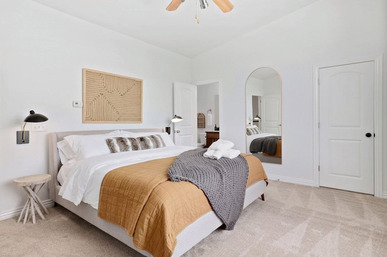 275 E Noble Ln #1221861P - Photo 2 of 33