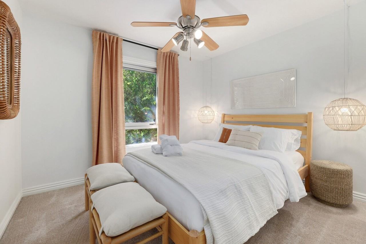 275 E Noble Ln #1221861P - Photo 4 of 33