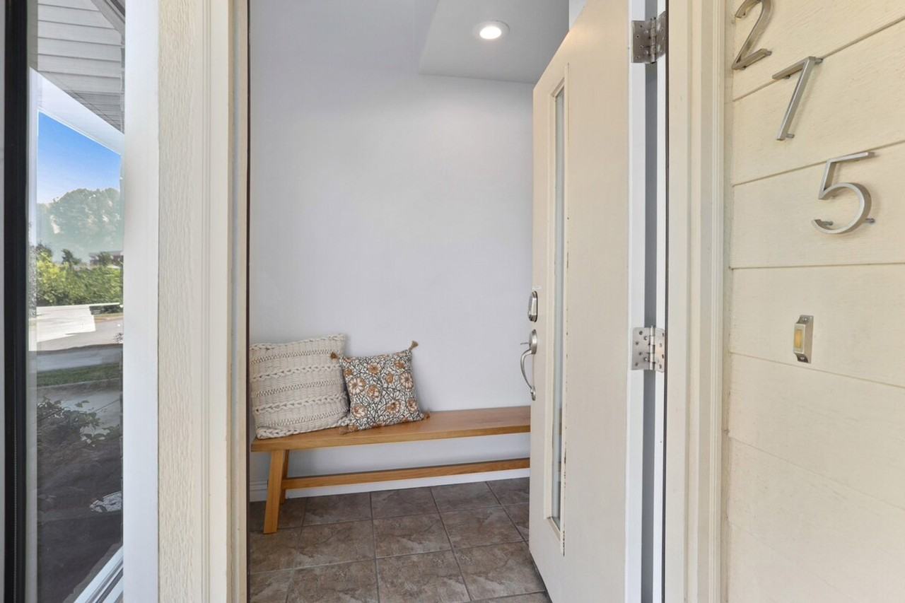 275 E Noble Ln #1221861P - Photo 5 of 33