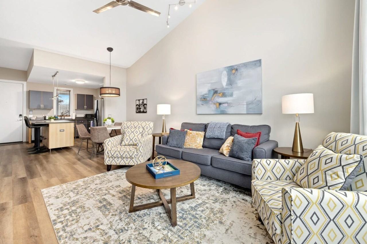 465 South Locust Avenue - Photo 2 of 45