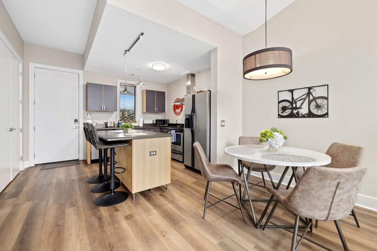 465 South Locust Avenue - Photo 7 of 23