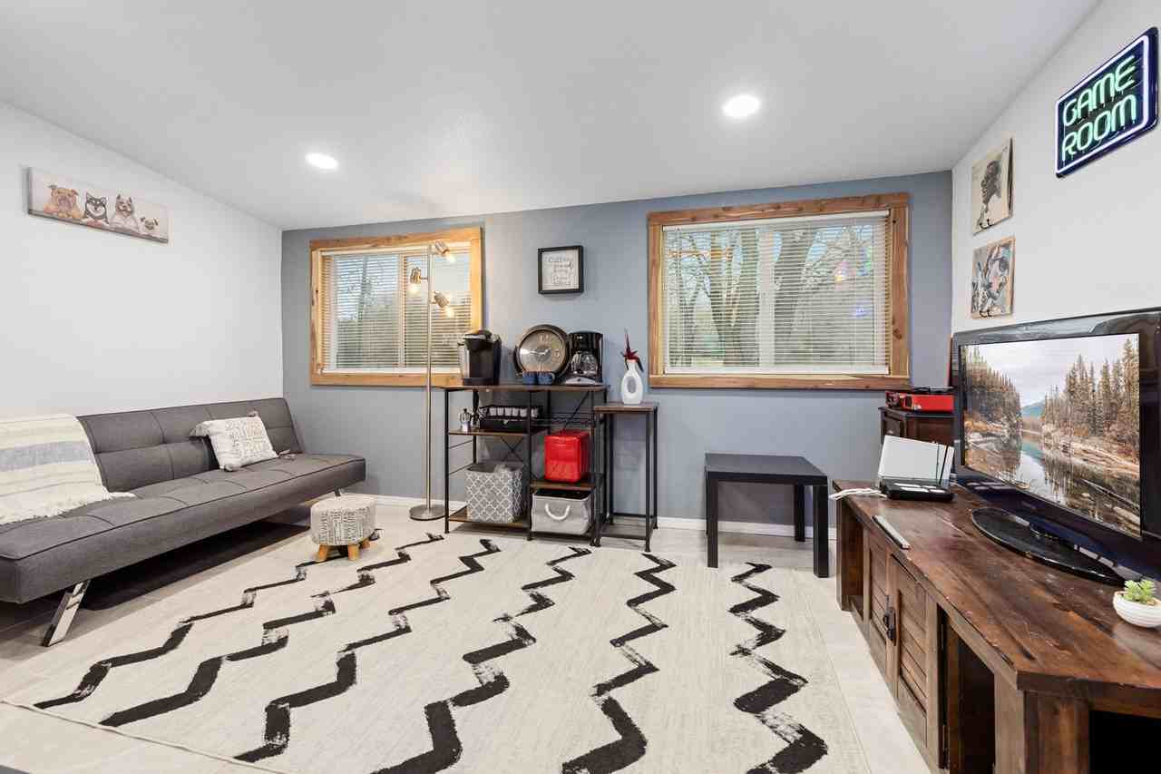 1701 Old Prairie Creek Rd #1221922P - Photo 3 of 24