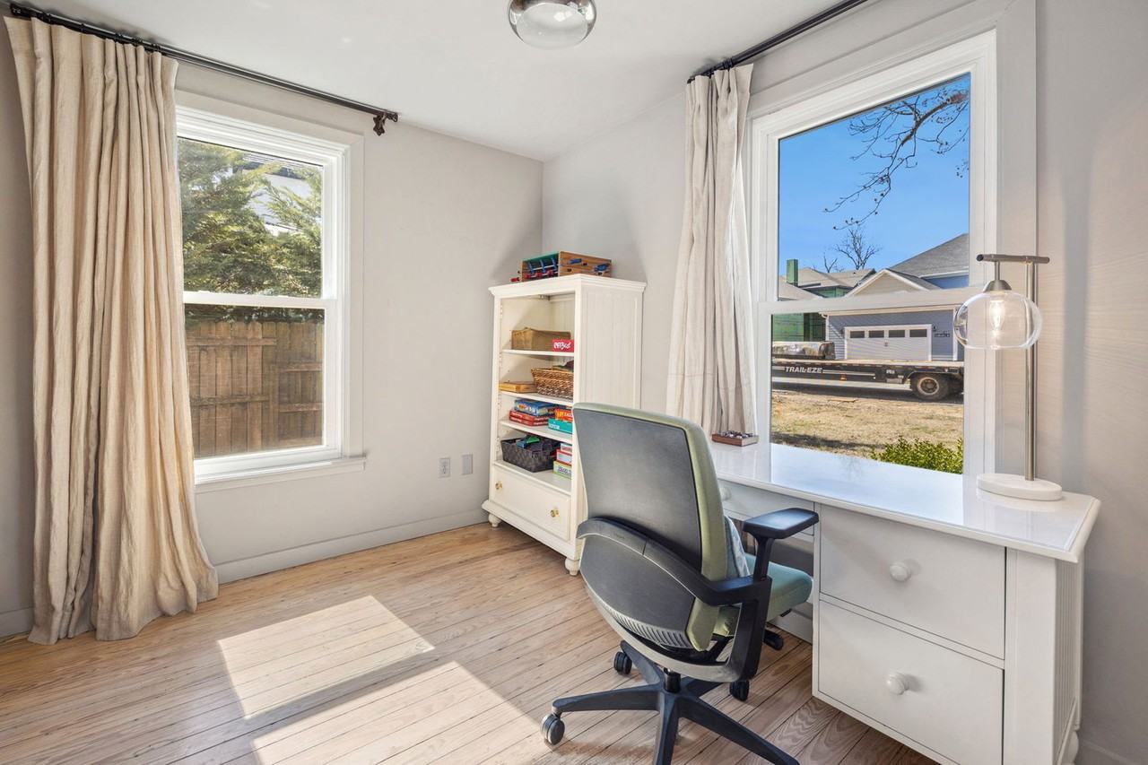 401 Se C St #1221940P - Photo 4 of 26