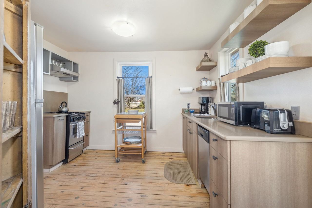 401 Se C St #1221940P - Photo 7 of 26