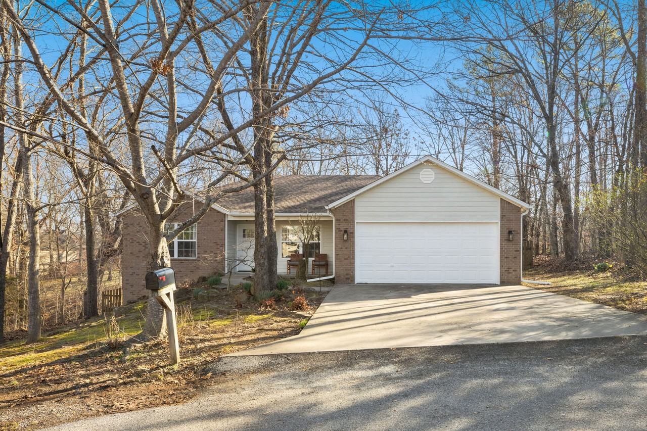 13 Orleton Ln #1221943P - Photo 3 of 25