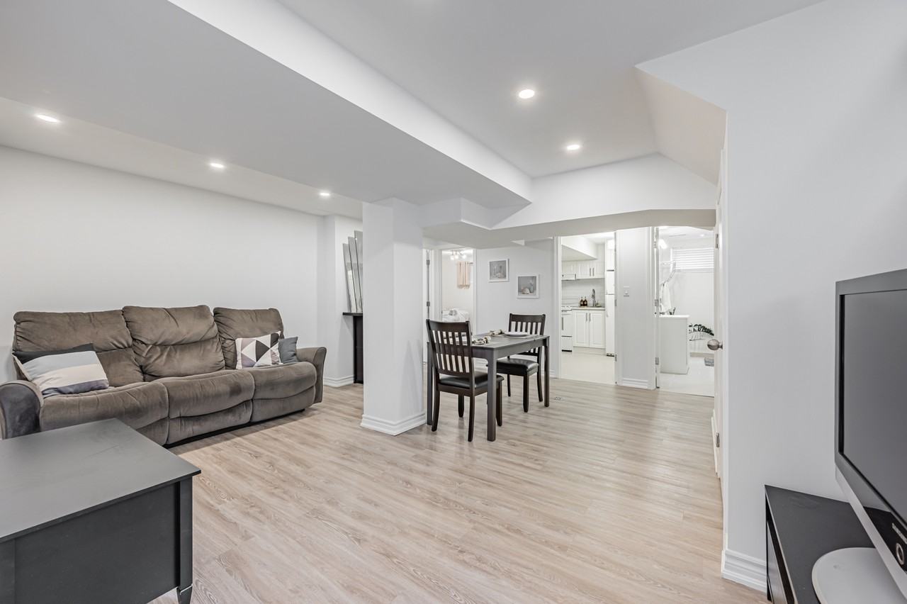 3 Sanctbury Place - Photo 4 of 23