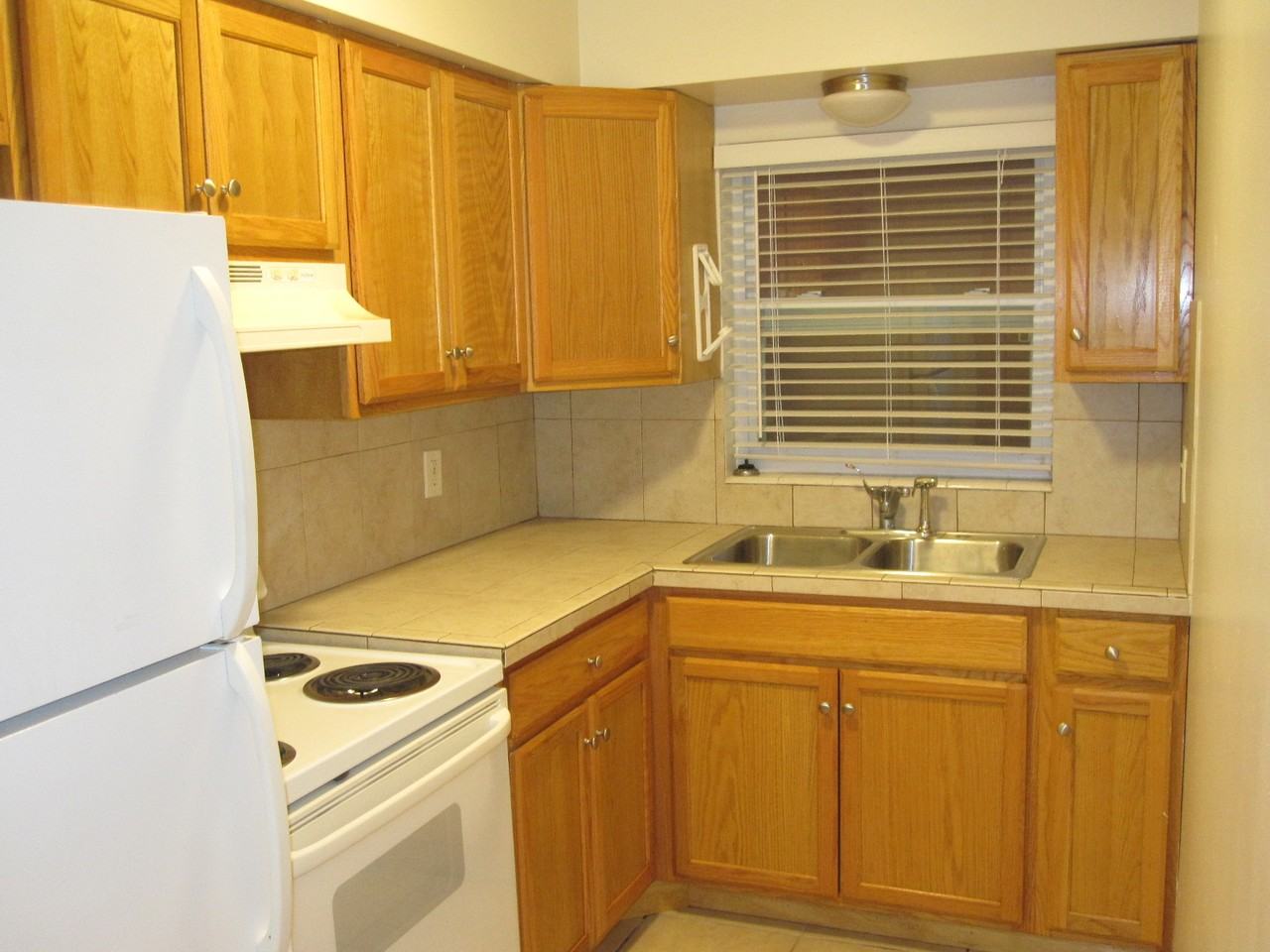 800 Tyrone Blvd N #G1 - Photo 4 of 8